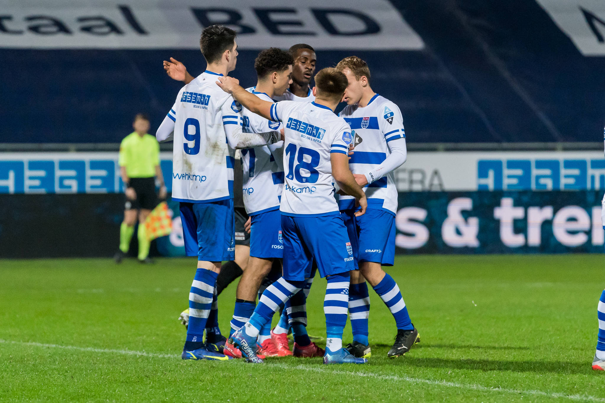 荷甲冲刺阶段走向成谜,费城76人状态回暖,球迷炸锅,阵容厚度经受考验 荷甲冲刺阶段走向成谜,费城76人状态回暖,球迷炸锅,阵容厚度经受考验