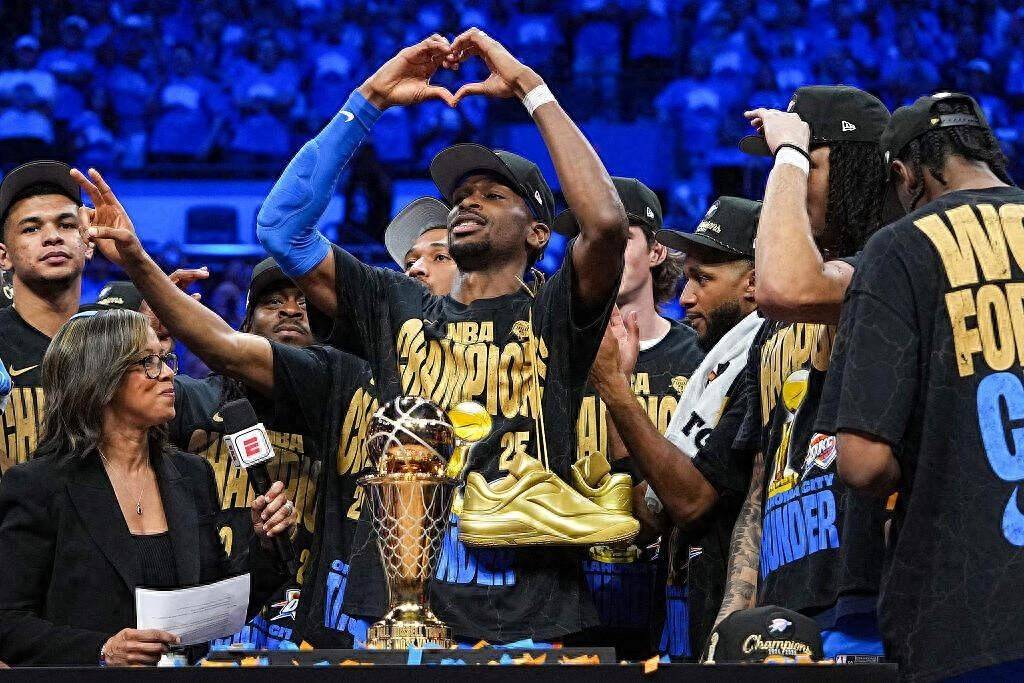 萨克拉门托国王训练开放日，清晨绝杀压哨引欢呼，CBA季后赛在即，数据趋势出现新变化的简单介绍